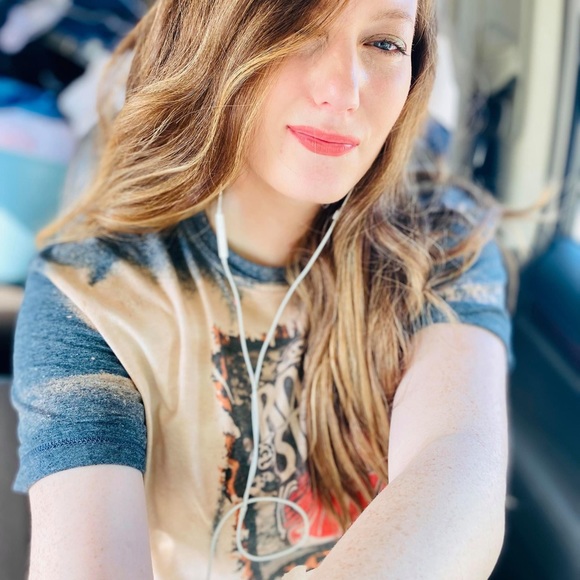 ❀ HEY YALL IM YOUR POSHER LINDSAY! THIS IS A MOTHER DAUGHTER CLOSET COME SAY 👋 - Picture 5 of 9